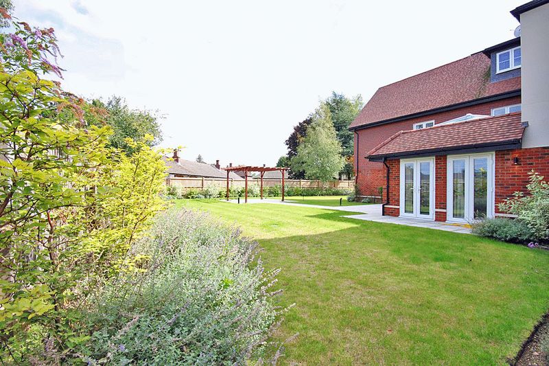 Fir Tree Court, Limpsfield Road